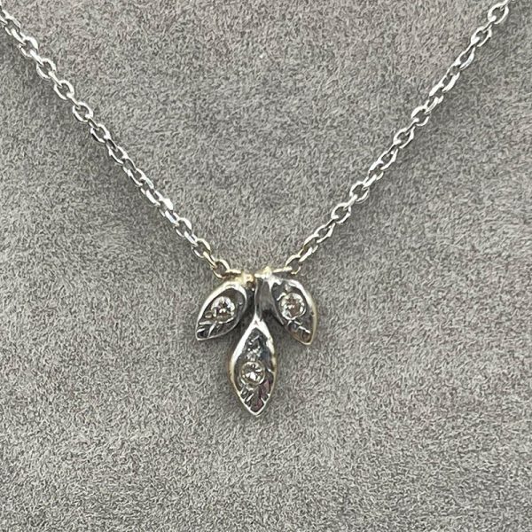14K white gold necklace with tri - leaf2