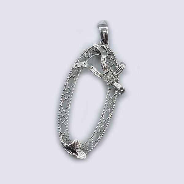14kt White Gold Vintage Oval Pendant