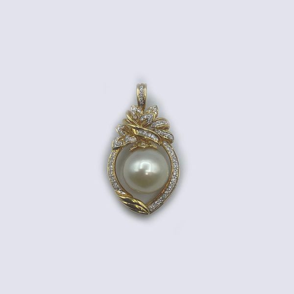18kt Yellow Gold Pearl Enhancer/Pendant with Bale for Attachment and South Sea Pearl