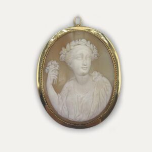 14k Antique Cameo Brooch/Pendant Woman with Flower Wreath