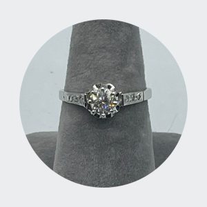 Platinum Ring With Round Center Diamond
