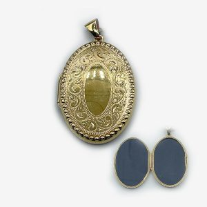 14K Yellow Gold Oval Locket with Intricate Foliage