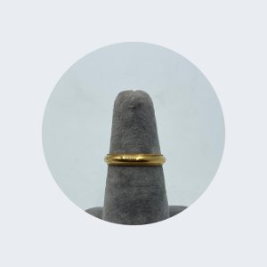 14K Yellow Gold Wedding Band Medium Thin with Intricate Border