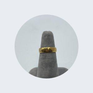 18k Yellow Gold Medium Wedding Band - Rounded