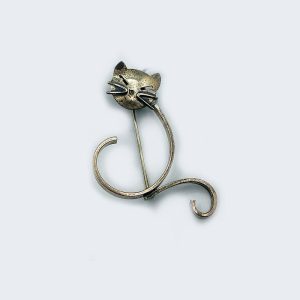 Sterling Silver Curled Cat Brooch