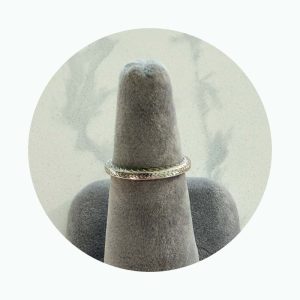 14K Thin White Gold Metal Wedding Ring with Decoration