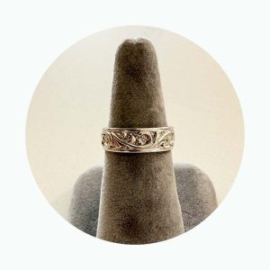 14K White Gold Metal Ring wiht Intricate Scroll Pattern